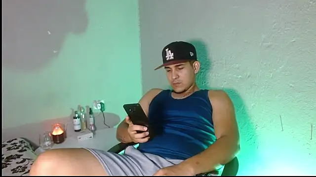 massimo vidal  online show from December 16, 2025, 2:05 am