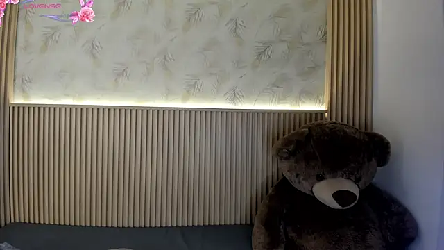 Snapshot of Liss-Reyes chatting on June 17, 2026, 12:15 pm Liss-Reyes online show from June 17, 2026, 12:15 pm