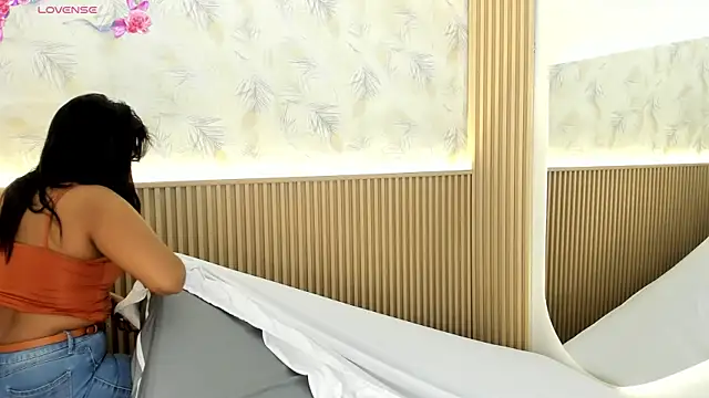 Snapshot of Liss-Reyes chatting on July 24, 2026, 12:01 pm Liss-Reyes online show from July 24, 2026, 12:01 pm