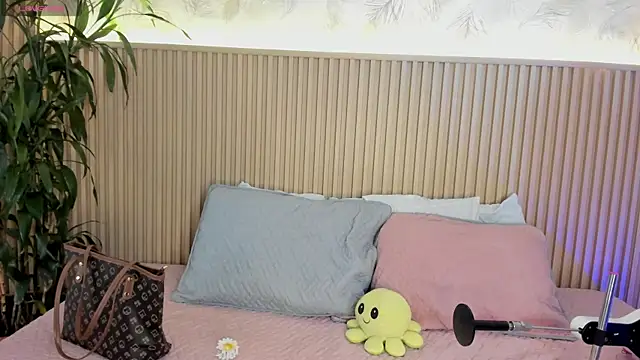 Snapshot of Liss-Reyes chatting on November 13, 2025, 11:58 am Liss-Reyes online show from November 13, 2025, 11:58 am