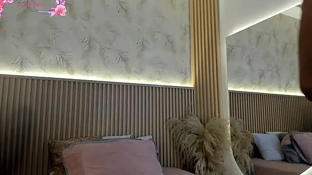 Snapshot of Liss-Reyes chatting on August 7, 2026, 12:22 pm Liss-Reyes online show from August 7, 2026, 12:22 pm