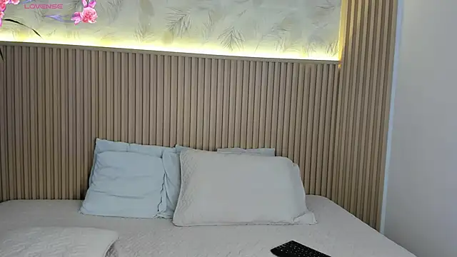 Snapshot of Liss-Reyes chatting on October 30, 2025, 12:03 pm Liss-Reyes online show from October 30, 2025, 12:03 pm