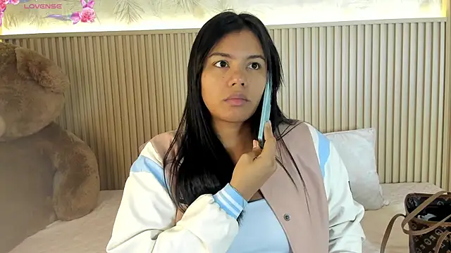 Snapshot of Liss-Reyes chatting on July 20, 2026, 1:35 pm Liss-Reyes online show from July 20, 2026, 1:35 pm