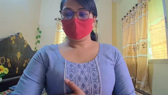 Snapshot of Elena_cruz5 chatting on May 9, 2026, 4:49 am Elena cruz5 online show from May 9, 2026, 4:49 am
