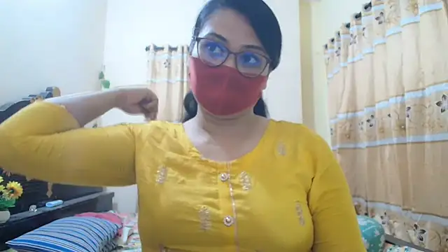 Snapshot of Elena_cruz5 chatting on May 18, 2026, 4:12 pm Elena cruz5 online show from May 18, 2026, 4:12 pm