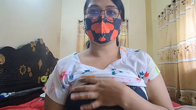Snapshot of Elena_cruz5 chatting on July 9, 2026, 3:40 am Elena cruz5 online show from July 9, 2026, 3:40 am