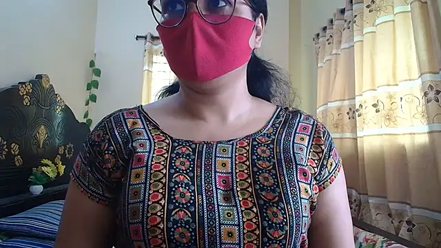 Elena cruz5 online show from May 3, 2026, 5:01 am