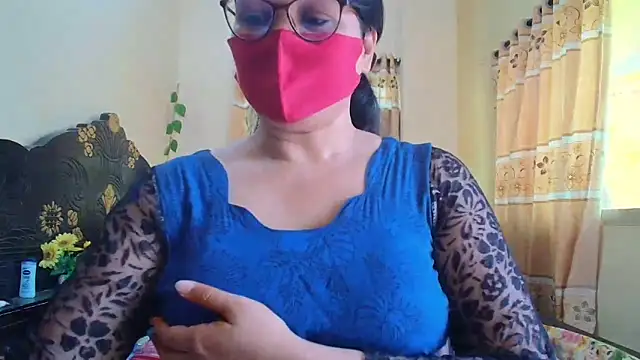 Snapshot of Elena_cruz5 chatting on June 3, 2026, 3:51 am Elena cruz5 online show from June 3, 2026, 3:51 am