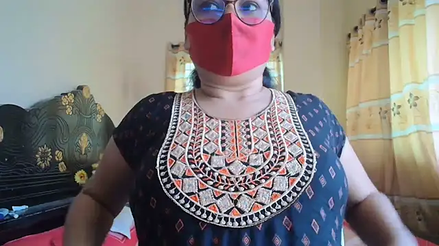 Snapshot of Elena_cruz5 chatting on July 5, 2026, 4:30 am Elena cruz5 online show from July 5, 2026, 4:30 am