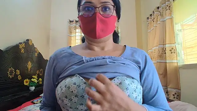 Snapshot of Elena_cruz5 chatting on June 13, 2026, 4:10 am Elena cruz5 online show from June 13, 2026, 4:10 am