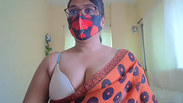 Snapshot of Elena_cruz5 chatting on August 4, 2026, 4:50 am Elena cruz5 online show from August 4, 2026, 4:50 am