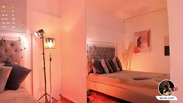 Snapshot of Vale_Lux chatting on November 18, 2025, 4:16 am Vale Lux online show from November 18, 2025, 4:16 am