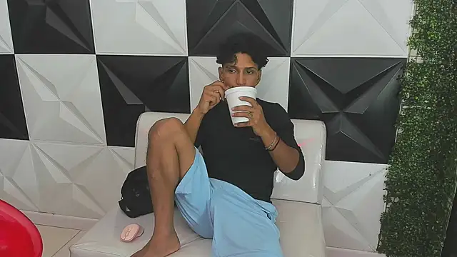 bull cam online show from October 10, 2025, 7:58 pm