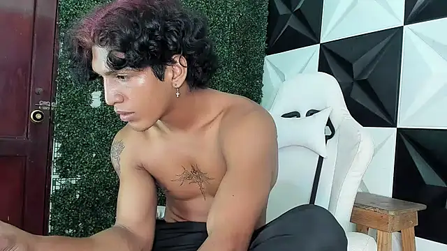 bull cam online show from December 14, 2025, 2:11 pm