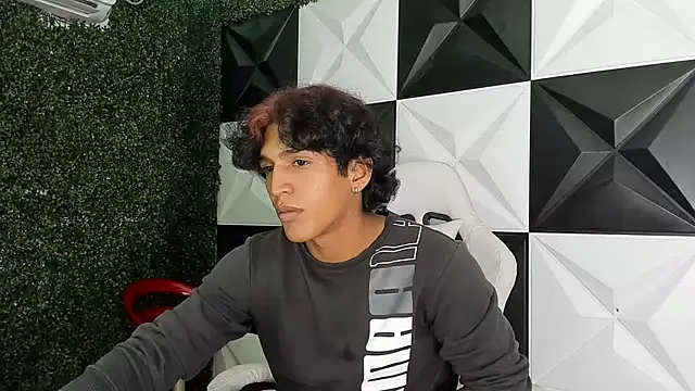 bull cam online show from December 15, 2025, 3:23 am