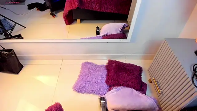 Snapshot of Mia_Valentine_ chatting on March 6, 2026, 8:15 pm Mia Valentine online show from March 6, 2026, 8:15 pm