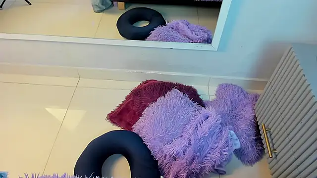 Snapshot of Mia_Valentine_ chatting on April 14, 2026, 8:03 pm Mia Valentine online show from April 14, 2026, 8:03 pm