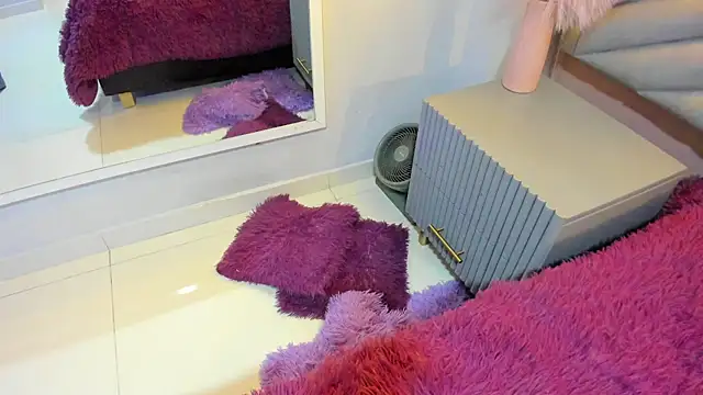 Snapshot of Mia_Valentine_ chatting on March 4, 2026, 8:05 pm Mia Valentine online show from March 4, 2026, 8:05 pm