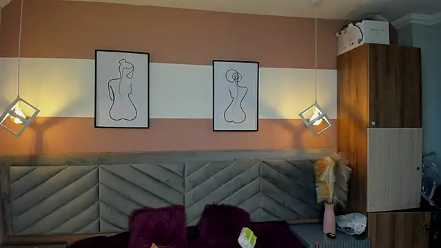 Mia Valentine  online show from December 1, 2025, 9:04 pm