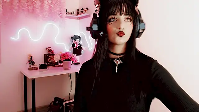 Lunyhose online show from January 7, 2026, 7:08 pm