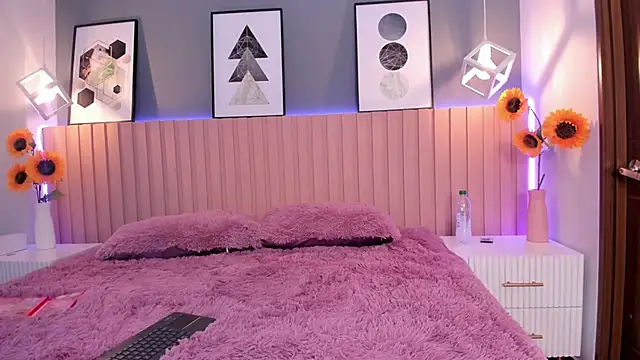 Snapshot of Nina_Ford chatting on October 10, 2025, 3:29 am Nina Ford online show from October 10, 2025, 3:29 am