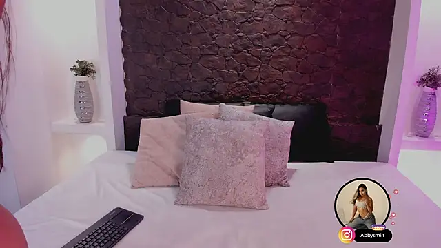 aby smiith  online show from January 8, 2026, 7:31 pm