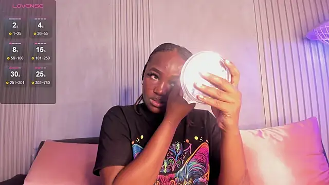 Snapshot of MissMahala_ chatting on November 26, 2025, 7:36 pm MissMahala online show from November 26, 2025, 7:36 pm