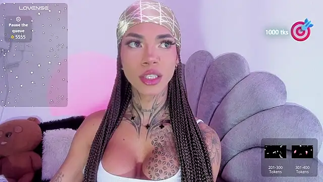 Snapshot of michell_danna chatting on December 17, 2025, 7:30 pm michell danna online show from December 17, 2025, 7:30 pm