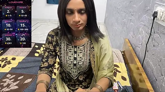 Snapshot of LuvLayla chatting on June 22, 2026, 11:02 pm LuvLayla online show from June 22, 2026, 11:02 pm