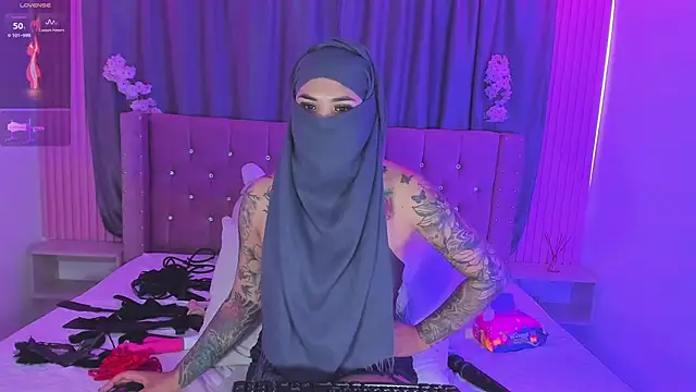 Snapshot of Nayla-Mouna chatting on August 4, 2026, 8:13 pm Nayla-Mouna online show from August 4, 2026, 8:13 pm