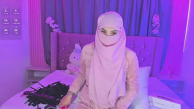 Snapshot of Nayla-Mouna chatting on August 6, 2026, 7:53 pm Nayla-Mouna online show from August 6, 2026, 7:53 pm