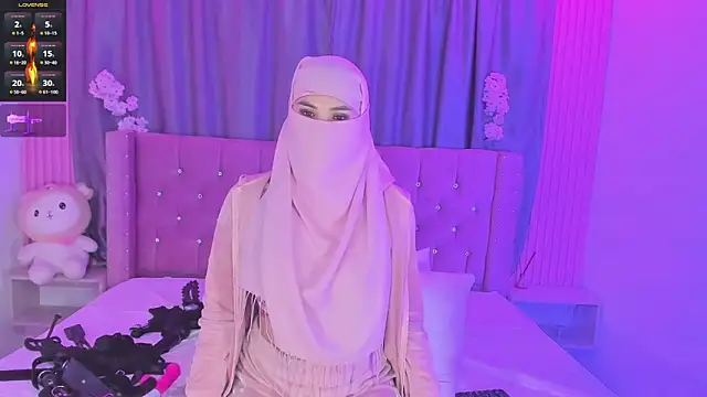 Snapshot of Nayla-Mouna chatting on June 30, 2026, 7:41 am Nayla-Mouna online show from June 30, 2026, 7:41 am