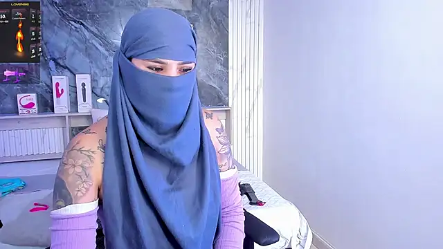 Snapshot of Nayla-Mouna chatting on July 15, 2026, 12:23 pm Nayla-Mouna online show from July 15, 2026, 12:23 pm