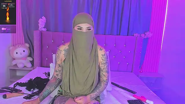 Snapshot of Nayla-Mouna chatting on June 2, 2026, 7:58 pm Nayla-Mouna online show from June 2, 2026, 7:58 pm