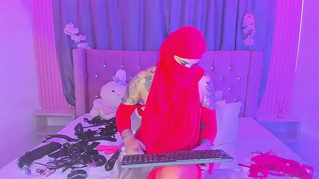 Snapshot of Nayla-Mouna chatting on July 18, 2026, 12:14 pm Nayla-Mouna online show from July 18, 2026, 12:14 pm