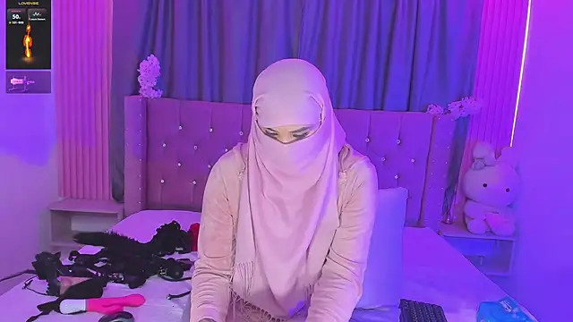 Snapshot of Nayla-Mouna chatting on June 17, 2026, 7:57 pm Nayla-Mouna online show from June 17, 2026, 7:57 pm