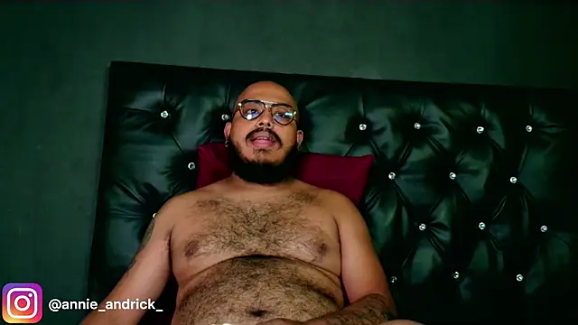  leda swan  online show from December 17, 2025, 1:49 pm