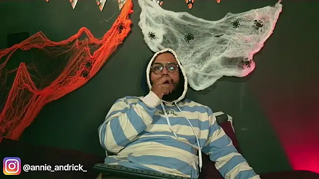 Snapshot of _leda_swan_ chatting on October 22, 2025, 1:21 pm leda swan online show from October 22, 2025, 1:21 pm