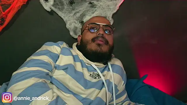 Snapshot of _leda_swan_ chatting on October 24, 2025, 1:21 pm leda swan online show from October 24, 2025, 1:21 pm