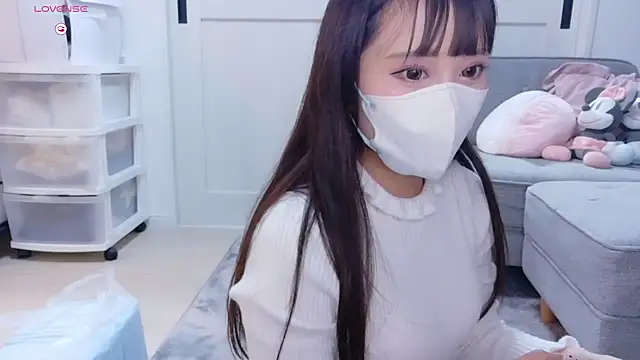 Snapshot of YURi_luv chatting on November 27, 2025, 12:16 pm YURi luv online show from November 27, 2025, 12:16 pm