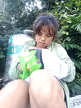 Snapshot of AnHa19 chatting on October 28, 2025, 2:01 am AnHa19 online show from October 28, 2025, 2:01 am