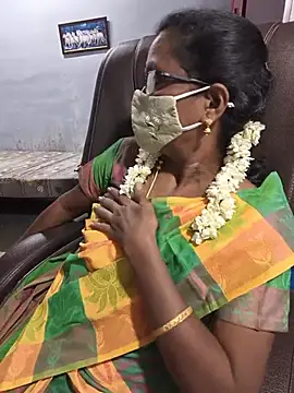 Snapshot of umashreetamil chatting on July 1, 2026, 4:40 pm umashreetamil online show from July 1, 2026, 4:40 pm