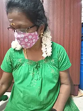 Snapshot of umashreetamil chatting on August 5, 2026, 12:43 pm umashreetamil online show from August 5, 2026, 12:43 pm