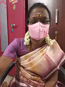 Snapshot of umashreetamil chatting on August 8, 2026, 1:51 pm umashreetamil online show from August 8, 2026, 1:51 pm