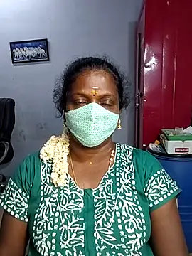 Snapshot of umashreetamil chatting on October 12, 2025, 1:56 pm umashreetamil online show from October 12, 2025, 1:56 pm