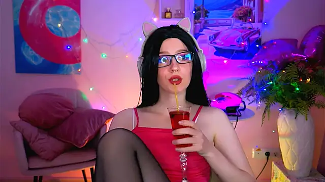 AliceWelch  online show from September 23, 2025, 1:07 pm