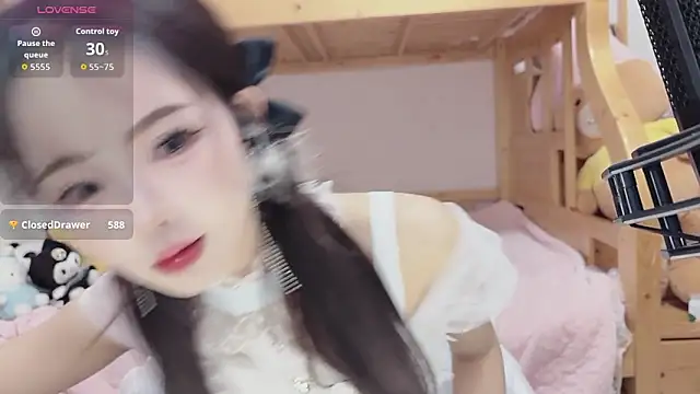 Sue101010 online show from October 27, 2025, 2:29 pm