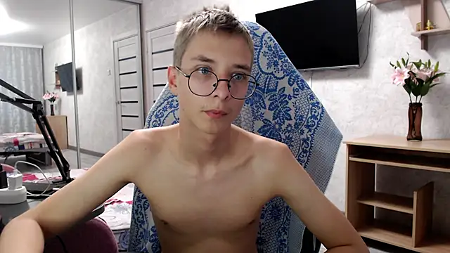 glasses cat online show from May 10, 2026, 5:15 pm