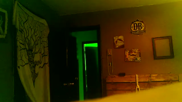 hungspundick1 online show from November 10, 2025, 9:14 am