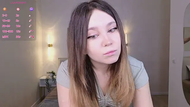 Snapshot of Lina_Glow chatting on April 21, 2026, 6:42 am Lina Glow online show from April 21, 2026, 6:42 am